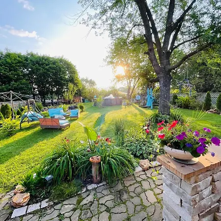 Schaumburg Paradise Oasis With A Secret Garden And Private Pool