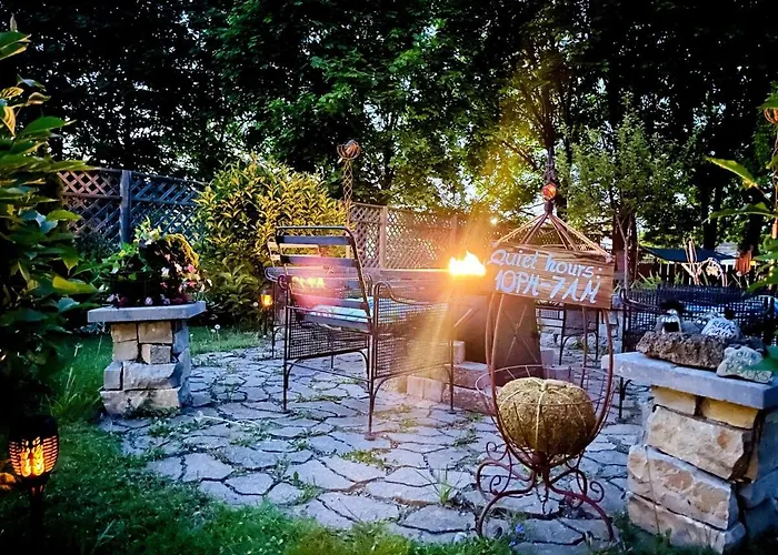 Paradise Oasis With A Secret Garden And Private Pool Schaumburg